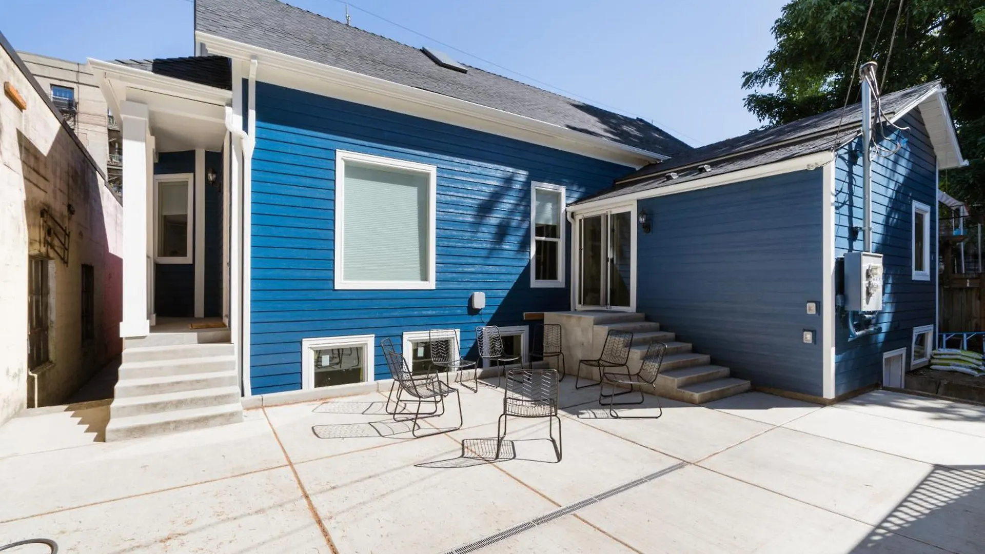 Holiday home Stay Portland - Luxurious Alphabet District Home - 99 Walk Score